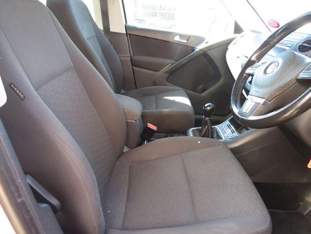 2013-Volkswagen-Tiguan-20-TDI-Bluemotion-Trend-Fun_26