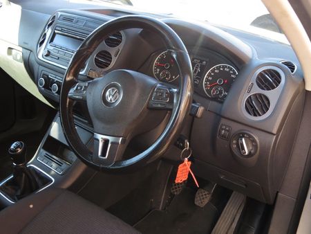 2013-Volkswagen-Tiguan-20-TDI-Bluemotion-Trend-Fun_28