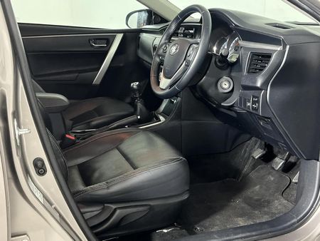 2015-Toyota-Corolla-16-Prestige_9