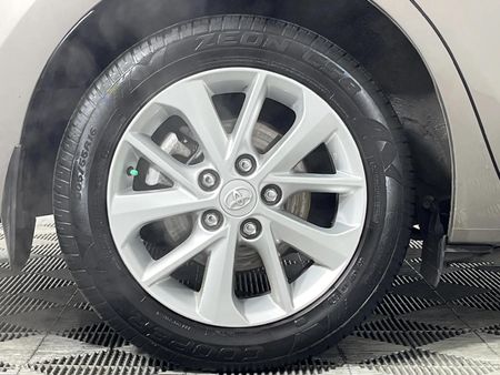 2015-Toyota-Corolla-16-Prestige_7