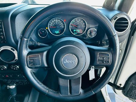 2012-Jeep-Wrangler-Unlimited-Sahara-36-V6-Auto_9