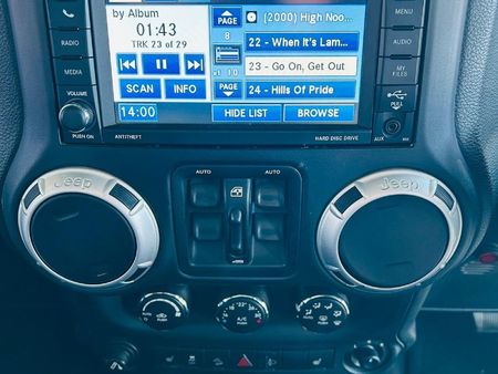 2012-Jeep-Wrangler-Unlimited-Sahara-36-V6-Auto_10