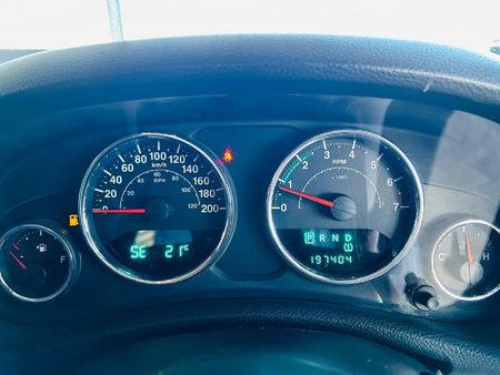 2012-Jeep-Wrangler-Unlimited-Sahara-36-V6-Auto_11