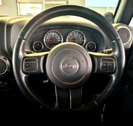 2012-Jeep-Wrangler-Unlimited-Sahara-36-V6-Auto_12