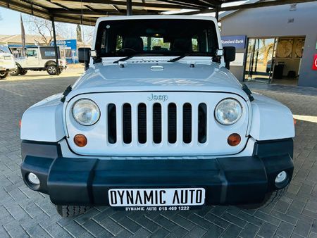 2012-Jeep-Wrangler-Unlimited-Sahara-36-V6-Auto_1