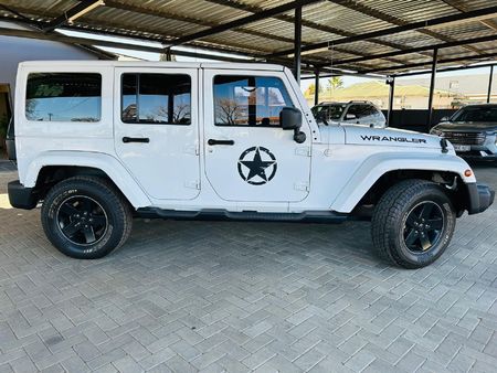 2012-Jeep-Wrangler-Unlimited-Sahara-36-V6-Auto_2