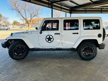 2012-Jeep-Wrangler-Unlimited-Sahara-36-V6-Auto_3