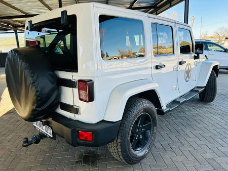 2012-Jeep-Wrangler-Unlimited-Sahara-36-V6-Auto_5