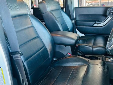 2012-Jeep-Wrangler-Unlimited-Sahara-36-V6-Auto_6
