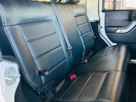 2012-Jeep-Wrangler-Unlimited-Sahara-36-V6-Auto_8
