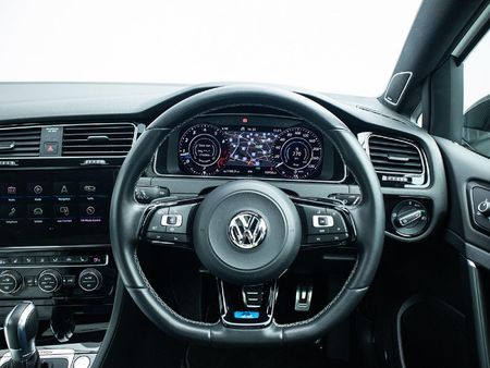 2019-Volkswagen-Golf-VII-20-TSI-R-Auto-228kW_9