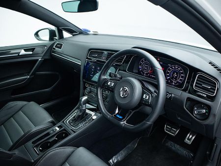 2019-Volkswagen-Golf-VII-20-TSI-R-Auto-228kW_10