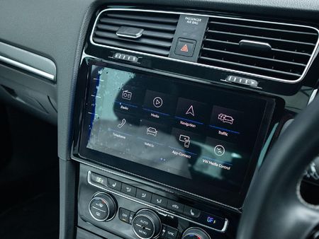 2019-Volkswagen-Golf-VII-20-TSI-R-Auto-228kW_11