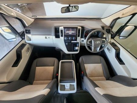2020-Toyota-Quantum-28-GL-14-Seat_10