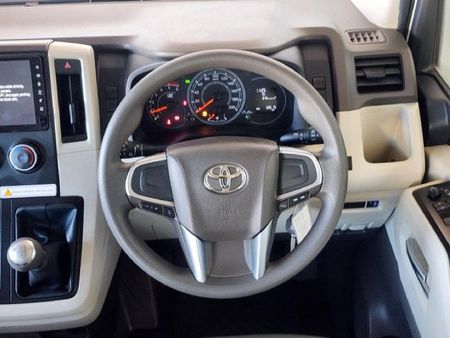 2020-Toyota-Quantum-28-GL-14-Seat_11
