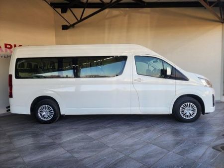 2020-Toyota-Quantum-28-GL-14-Seat_1