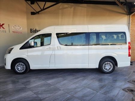 2020-Toyota-Quantum-28-GL-14-Seat_7