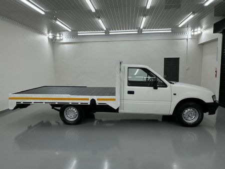1999-Isuzu-KB-200-SWB_3