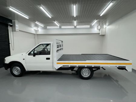 1999-Isuzu-KB-200-SWB_4