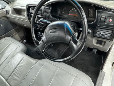 1999-Isuzu-KB-200-SWB_7