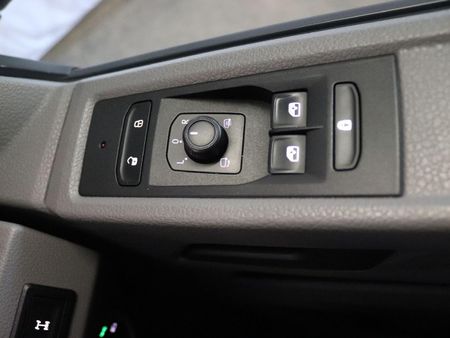 2022-Volkswagen-Transporter-T61-Crew-Bus-20-BiTDI-SWB-146kW-4Motion-Auto-5_7