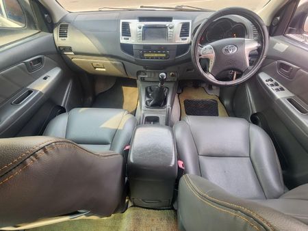 2012-Toyota-Hilux-30-D-4D-Heritage-Raised-Body-Double-Cab_4