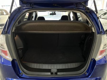 2011-Honda-Jazz-13-Hybrid_9