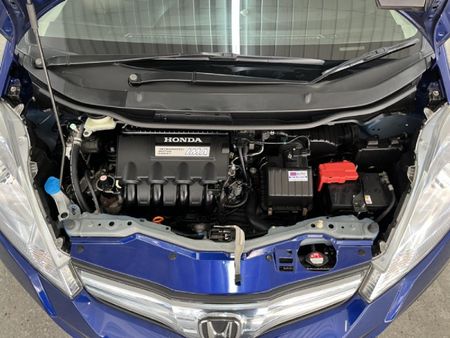 2011-Honda-Jazz-13-Hybrid_10