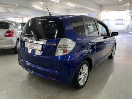 2011-Honda-Jazz-13-Hybrid_1