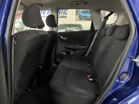 2011-Honda-Jazz-13-Hybrid_5