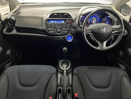 2011-Honda-Jazz-13-Hybrid_6