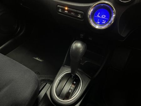 2011-Honda-Jazz-13-Hybrid_8