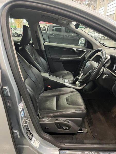 2014-Volvo-XC60-T5-Excel-Auto-Drive-E_12