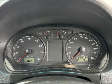 2007-Volkswagen-Polo-16-Trendline_9