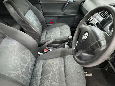 2007-Volkswagen-Polo-16-Trendline_6