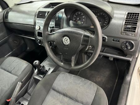 2007-Volkswagen-Polo-16-Trendline_8