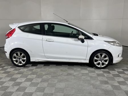 2012-Ford-Fiesta-16i-Titanium-3-dr_4
