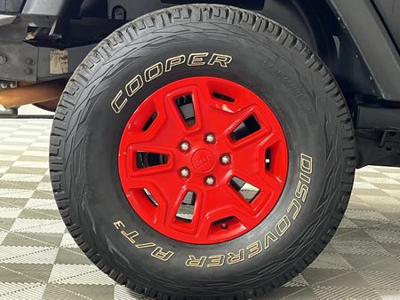 2014-Jeep-Wrangler-36-V6-Rubicon-2-dr_6