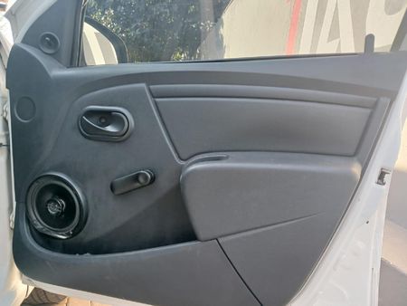 2019-Nissan-NP200-16_9