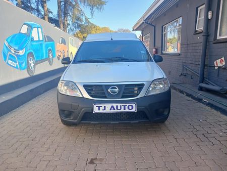 2019-Nissan-NP200-16_1
