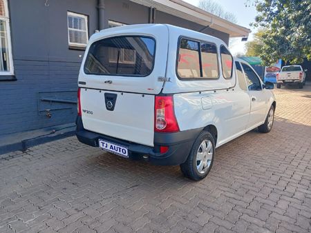 2019-Nissan-NP200-16_4