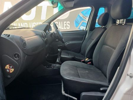 2019-Nissan-NP200-16_8