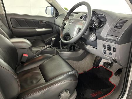 2013-Toyota-Hilux-30-D-4D-Raider-4x4-Auto-Double-Cab_9