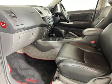 2013-Toyota-Hilux-30-D-4D-Raider-4x4-Auto-Double-Cab_8