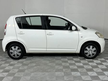 2006-Daihatsu-Sirion-13i_5