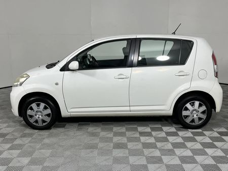 2006-Daihatsu-Sirion-13i_7