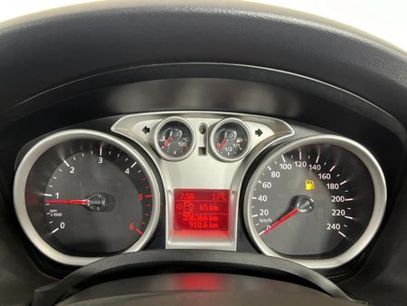 2010-Ford-Focus-20-TDCi-Si-5-dr_2