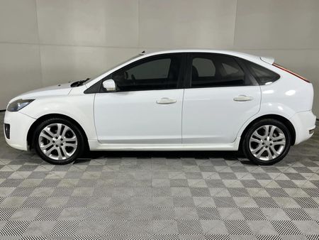 2010-Ford-Focus-20-TDCi-Si-5-dr_7
