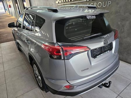 2018-Toyota-RAV4-22-D-VX-Auto_3