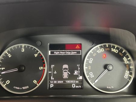 2014-Land-Rover-Discovery-4-30-TD-V6-XS-155kW_2